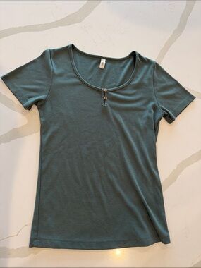 Ribbed Scoop Neck Short Sleeve Tee with Button Detail - Teal Green